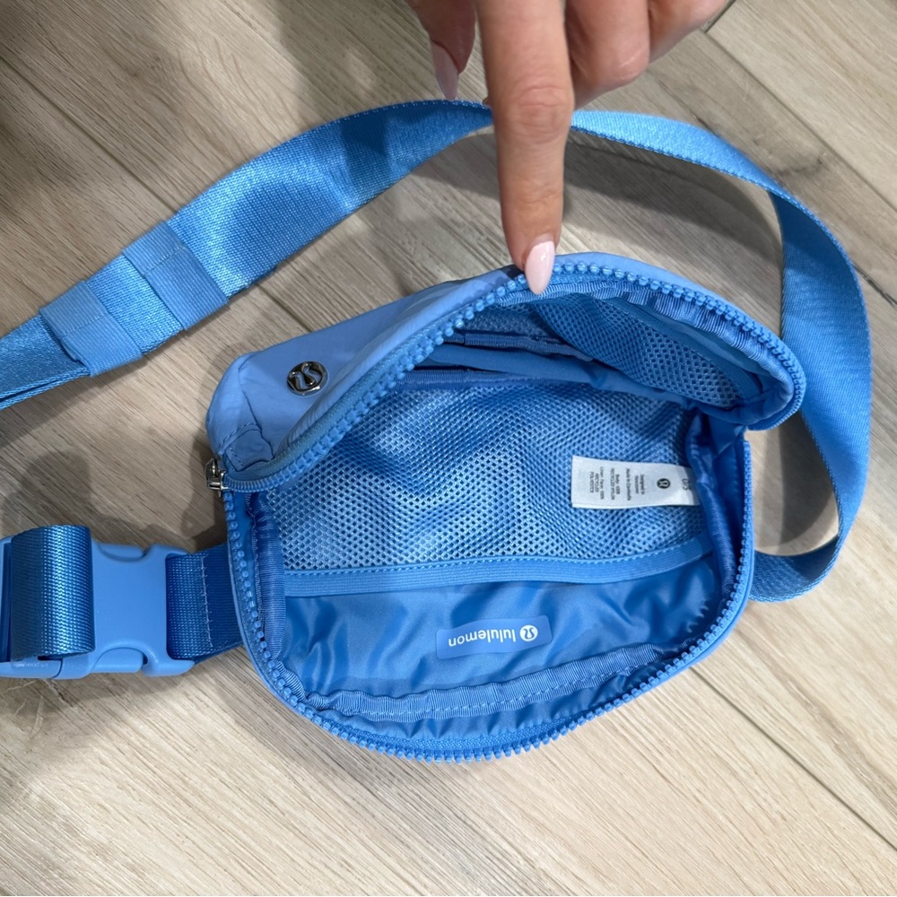 Lululemon Athletica Sky Blue Belt Bag - Picture 5 of 5